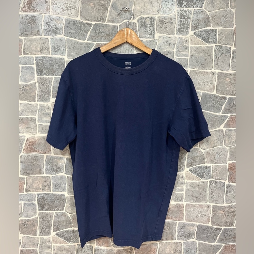 Navy Uniqlo Short Sleeve T-Shirt in Large